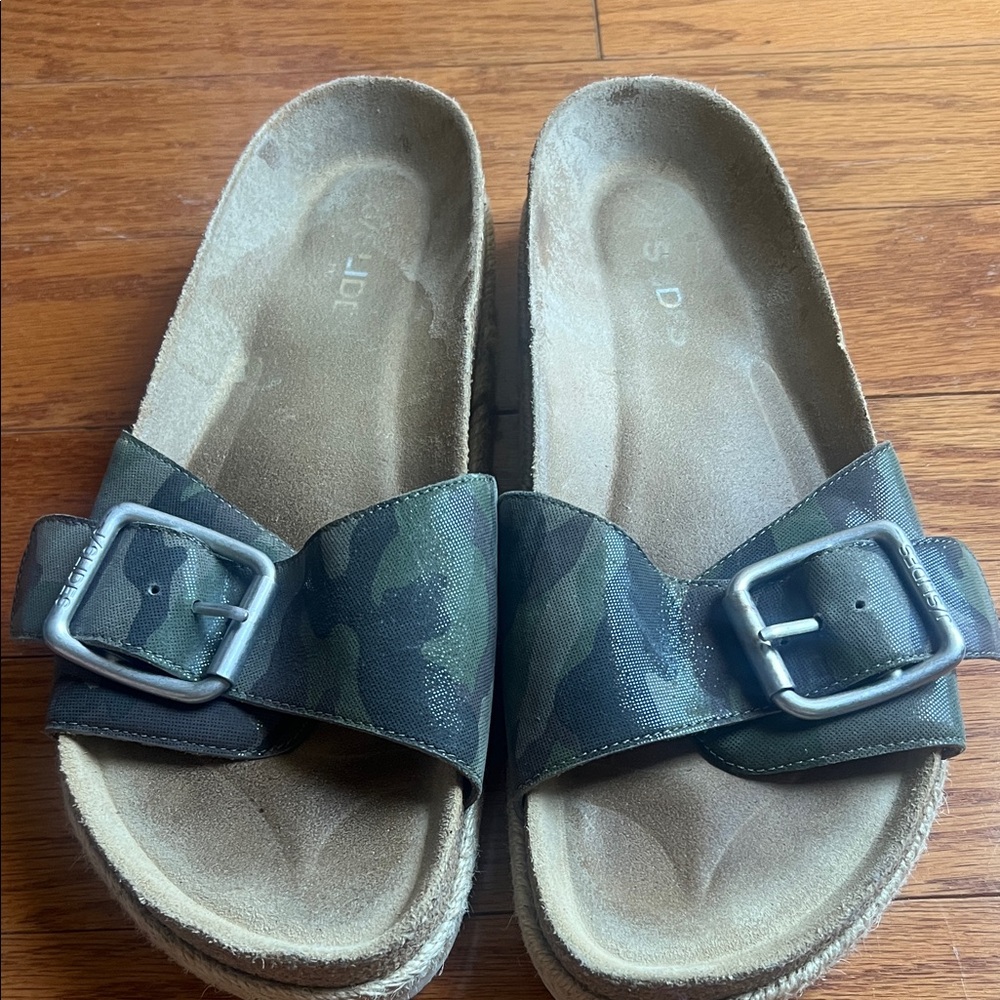 J Slides Camo Single-Buckle Slide Sandals in Olive/Green